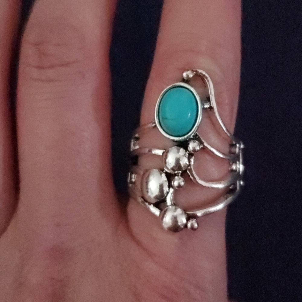 Ring - Picture 1 of 2